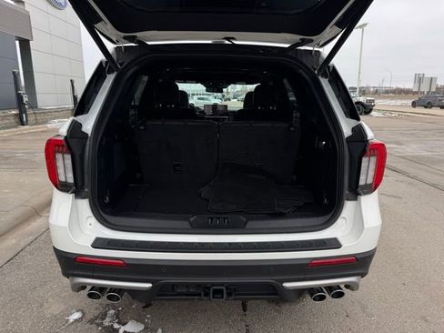 Certified 2025 Ford Explorer Platinum w/ Ultimate Package image 38