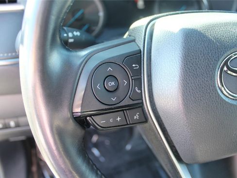 Used 2023 Toyota Venza XLE image 24