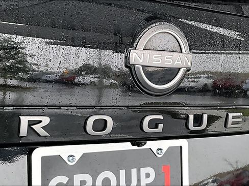 Used 2024 Nissan Rogue SV image 10