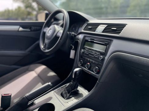 Used 2015 Volkswagen Passat 1.8T S image 21