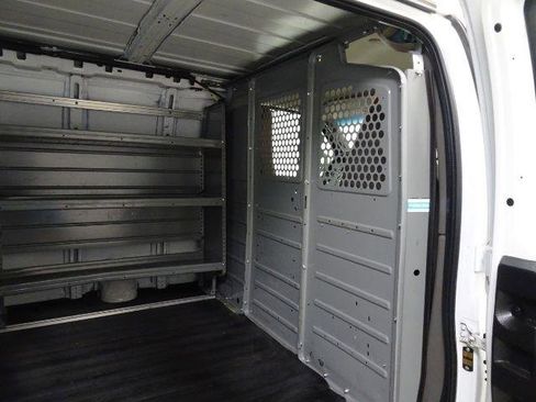 Used 2018 Chevrolet Express 2500 w/ Driver Convenience Package RWD image 19