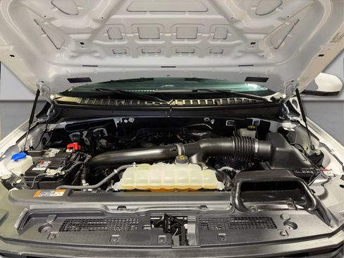 Used 2024 Ford Expedition XLT image 15