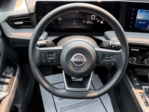 Certified 2025 Nissan Kicks SV AWD/4WD image 34