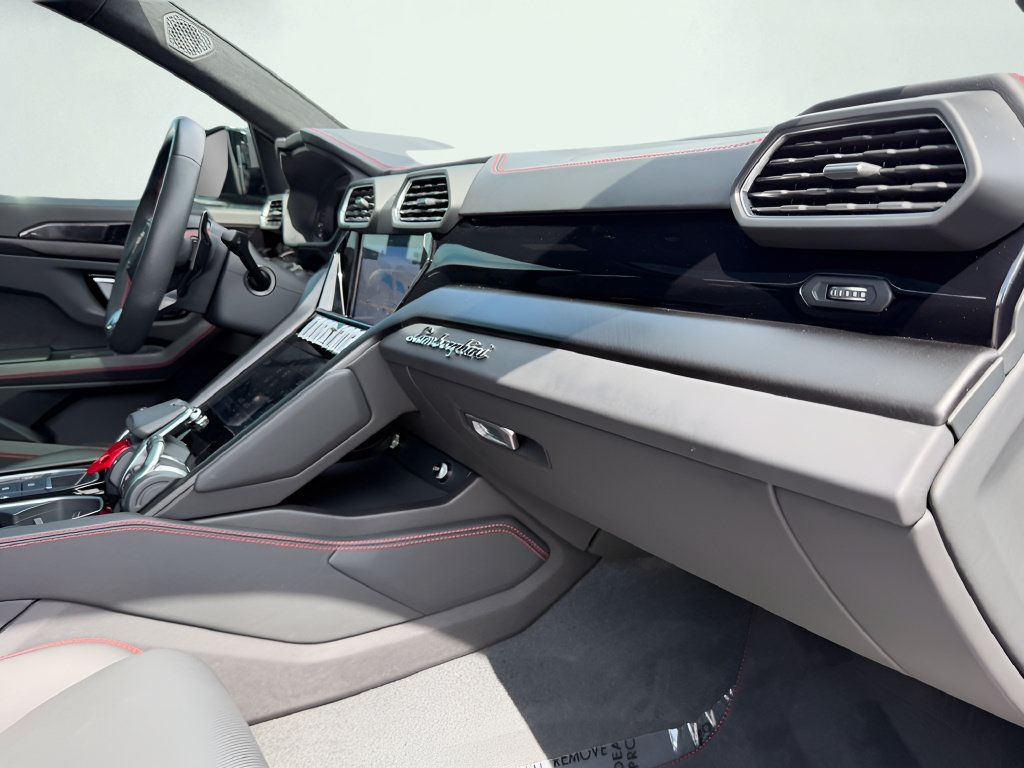 Used 2021 Lamborghini Urus AWD/4WD image 36
