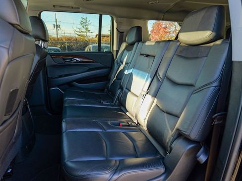 Used 2020 Cadillac Escalade ESV Luxury image 27
