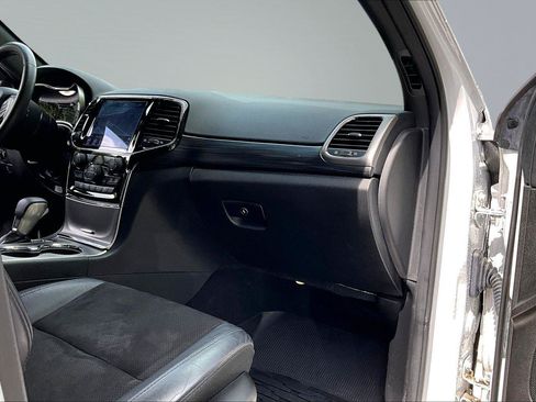 Used 2019 Jeep Grand Cherokee Altitude AWD/4WD image 33