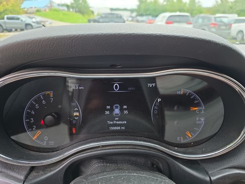 Used 2018 Jeep Grand Cherokee Laredo AWD/4WD image 15