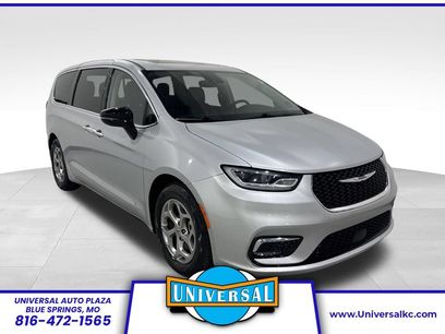 Used 2024 Chrysler Pacifica Limited