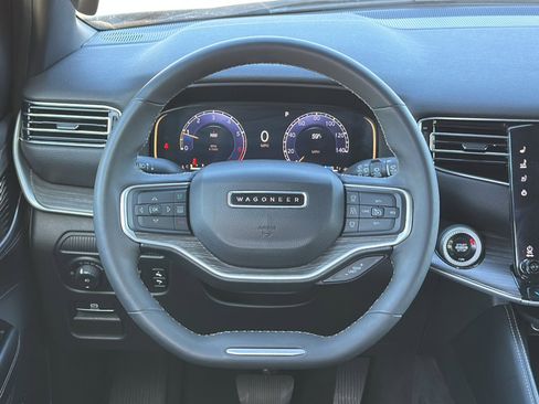 Used 2024 Jeep Wagoneer Series II w/ Flexible Seating Group image 28