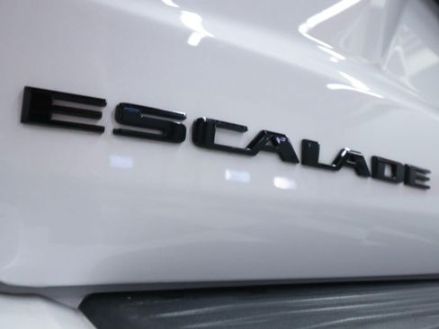 Used 2023 Cadillac Escalade Sport Platinum w/ LPO, ONYX Package AWD/4WD image 40