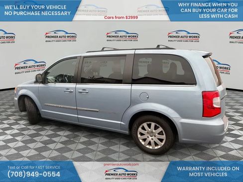 Used 2013 Chrysler Town & Country Touring image 7