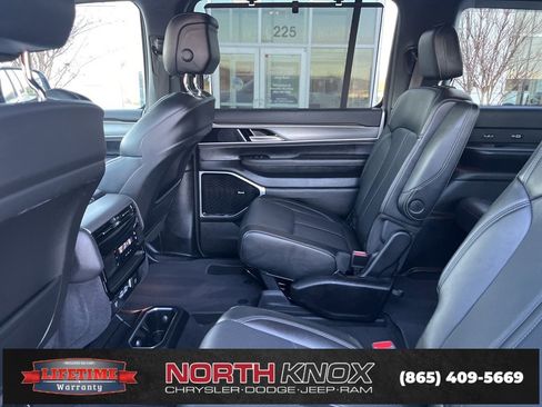 Used 2025 Jeep Wagoneer Series III w/ Premium Group I image 15