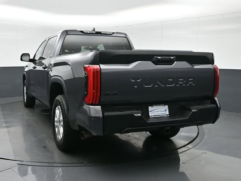 Used 2022 Toyota Tundra SR5 w/ SR5 Convenience Package image 5