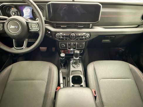 Used 2024 Jeep Wrangler Unlimited Rubicon AWD/4WD image 13