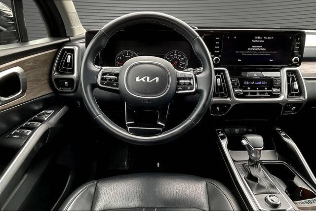 Used 2023 Kia Sorento EX w/ Panoramic Sunroof Package FWD image 8