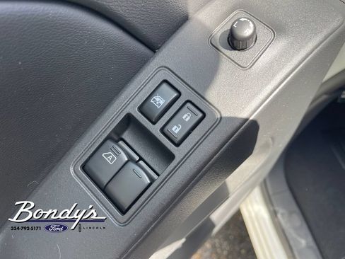 Used 2025 Nissan Frontier SV RWD image 8