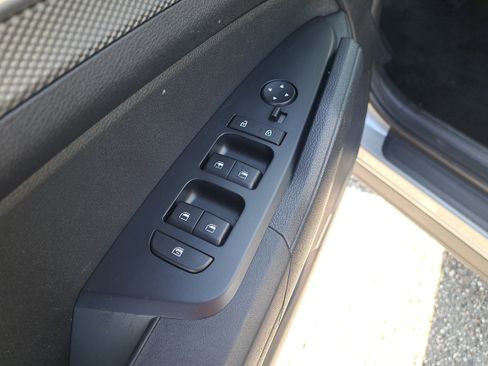 Used 2023 Kia Sportage LX image 15