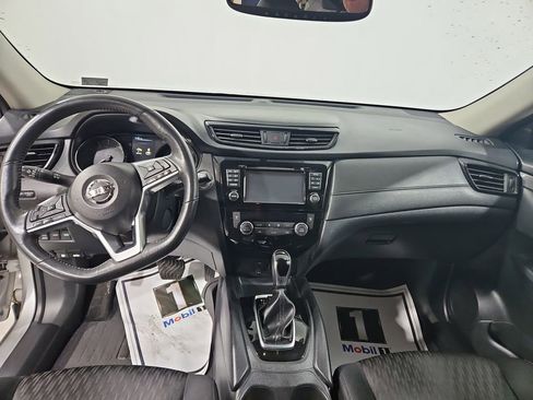 Used 2017 Nissan Rogue SV w/ SV Premium Package AWD/4WD image 13
