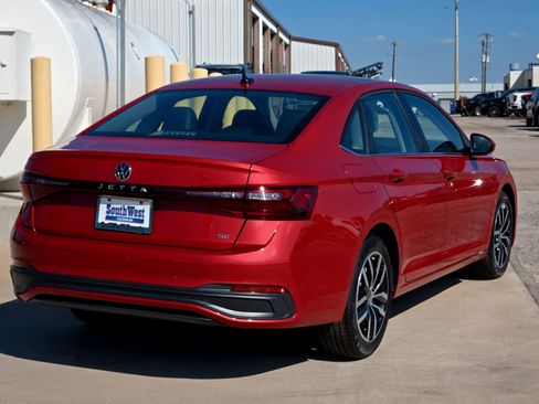 New 2025 Volkswagen Jetta SE image 4