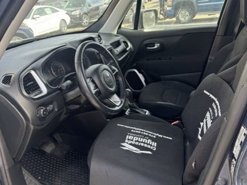 Used 2020 Jeep Renegade Latitude w/ Cold Weather Group image 26