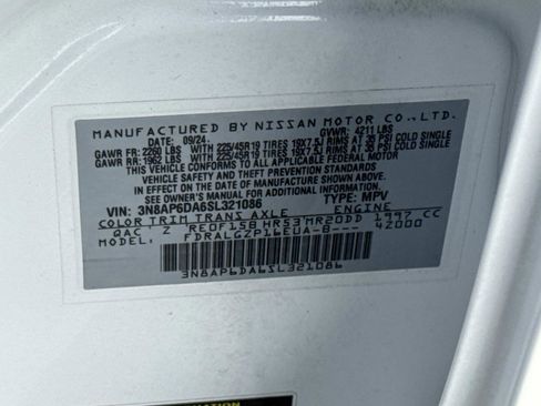 Certified 2025 Nissan Kicks SR image 29