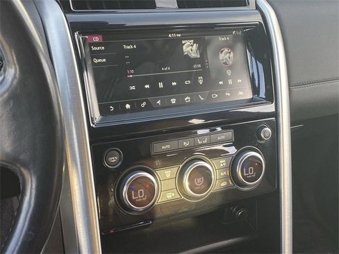 Used 2017 Land Rover Discovery HSE image 12