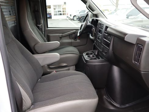 Used 2024 GMC Savana 2500 w/ Driver Convenience Package image 32