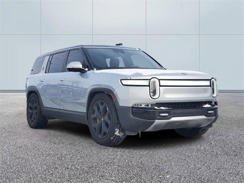 Used 2024 Rivian R1S Adventure image 3
