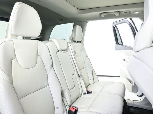 Certified 2023 Volvo XC90 B5 Plus image 23