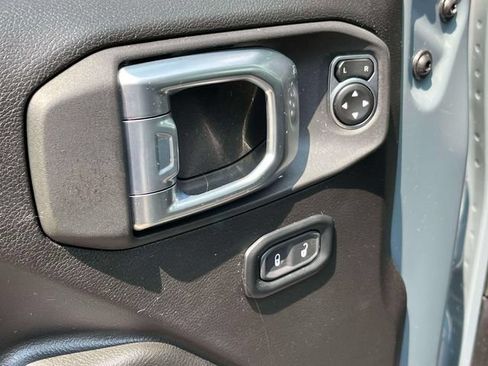 Used 2025 Jeep Gladiator Sport AWD/4WD image 26