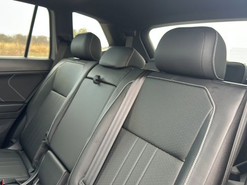 Used 2023 Volkswagen Tiguan SE R-Line image 20