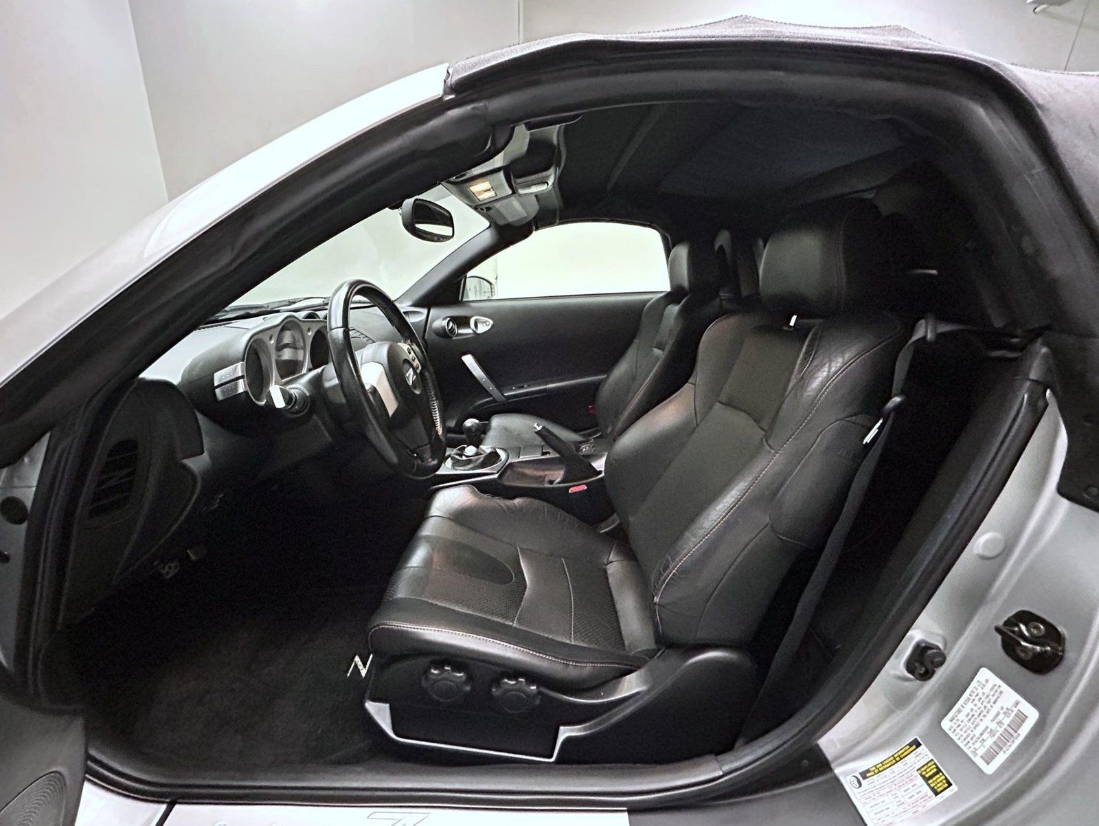 Used 2005 Nissan 350Z Grand Touring RWD image 10