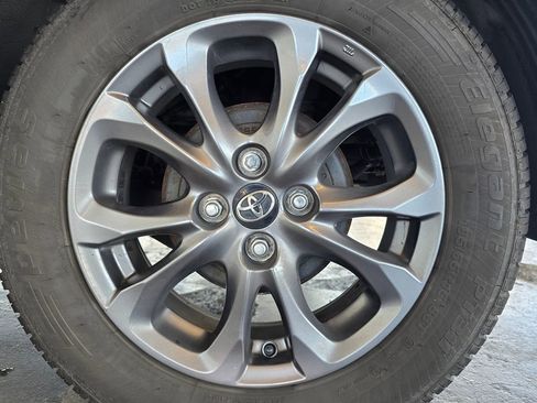 Used 2019 Toyota Yaris L FWD image 21