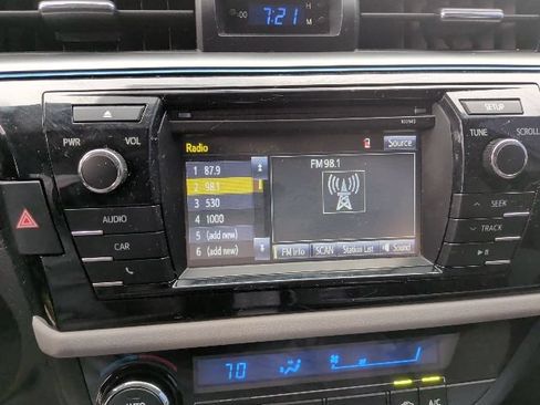 Used 2015 Toyota Corolla LE FWD image 8