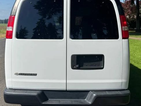 Used 2018 Chevrolet Express 2500 LS w/ Driver Convenience Package RWD image 4
