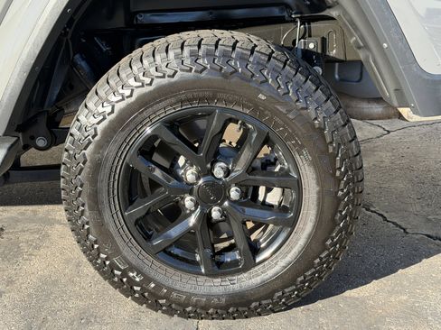 Certified 2022 Jeep Gladiator Sport image 13