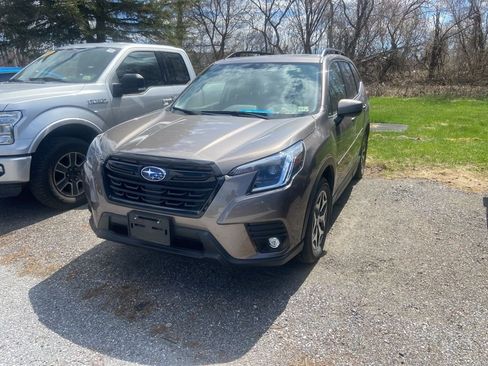 Used 2024 Subaru Forester Premium AWD/4WD image 3