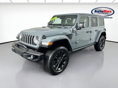 Used 2025 Jeep Wrangler Unlimited Sahara image 4