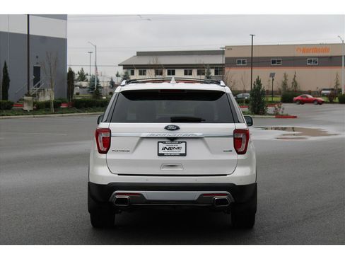 Used 2017 Ford Explorer Platinum image 5