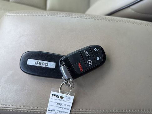 Used 2019 Jeep Grand Cherokee Overland RWD image 37