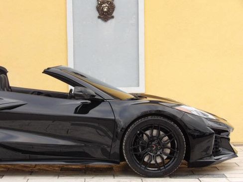 Used 2025 Chevrolet Corvette Z06 w/ Battery Protection Package image 2