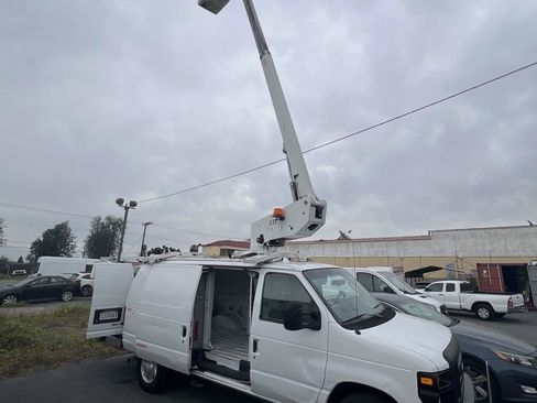 Used 2010 Ford E-350 and Econoline 350 Super Duty image 2