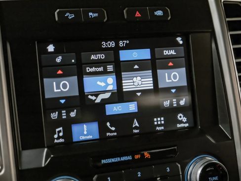 Used 2016 Ford F150 Platinum w/ Equipment Group 701A Luxury image 35