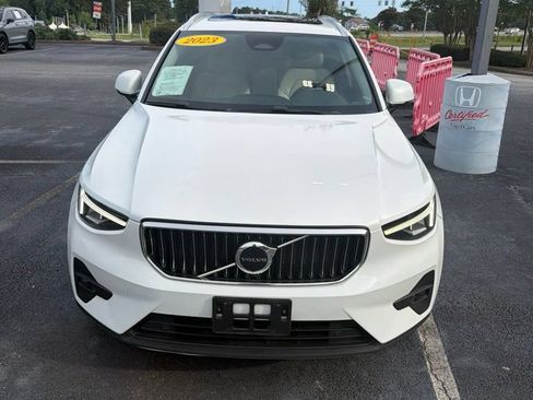 Used 2023 Volvo XC40 B5 Plus AWD/4WD image 5