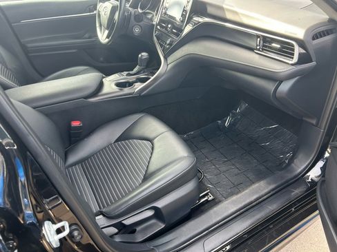 Used 2023 Toyota Camry SE image 3