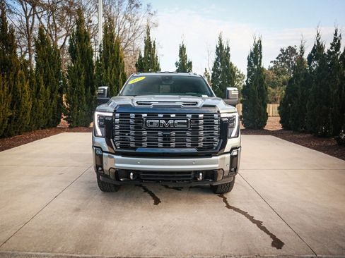 Used 2025 GMC Sierra 2500 Denali Ultimate image 3