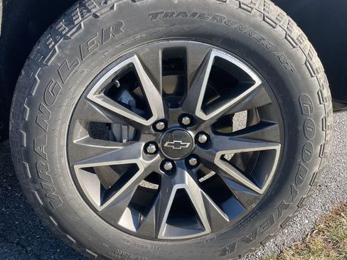 Used 2022 Chevrolet Tahoe Z71 w/ Luxury Package image 11