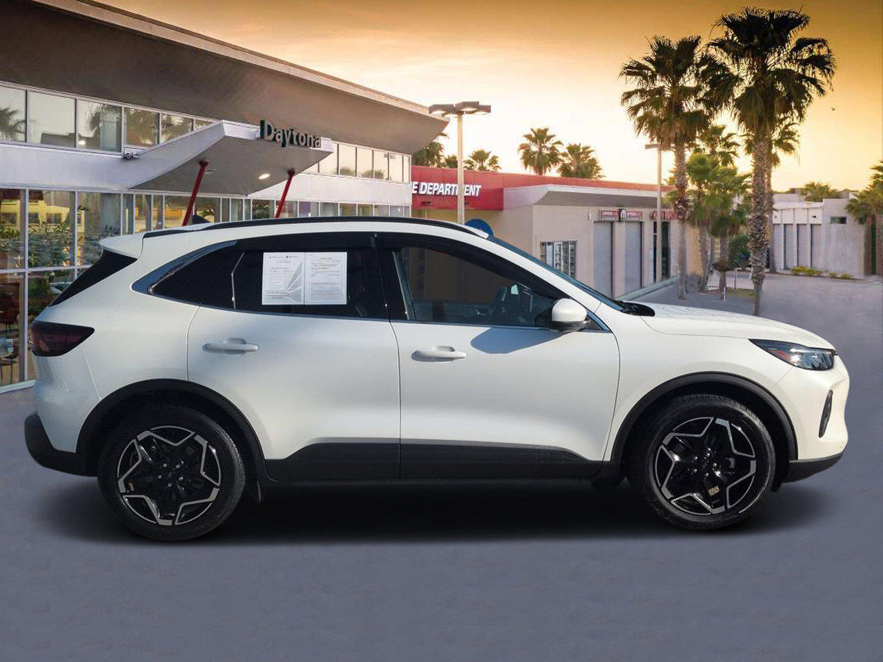 Used 2025 Ford Escape Platinum w/ Premium Technology Package FWD image 2