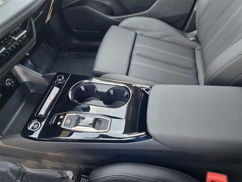 Used 2025 Audi Q6 e-tron Premium Plus w/ Premium Plus image 24