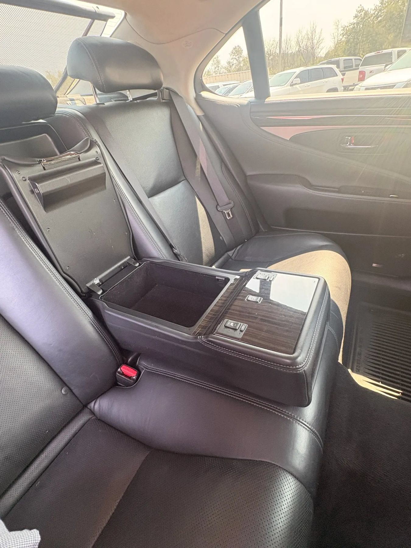Used 2013 Lexus LS 460 AWD w/ Comfort Pkg image 39